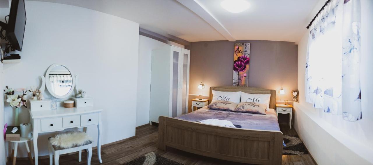 Soba I Apartman Dula Ogulin Exterior foto